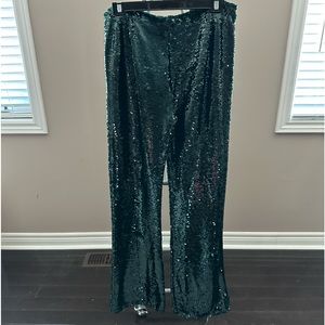 Zara NWT green women flared sequin pants
Ref: 2731/352
Size: Large